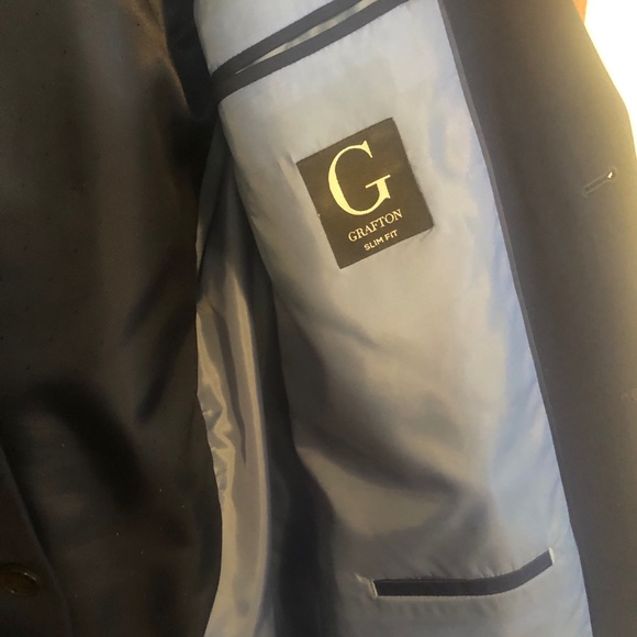 Men’s dark blue suit jacket and pants. - Picture 3 of 10